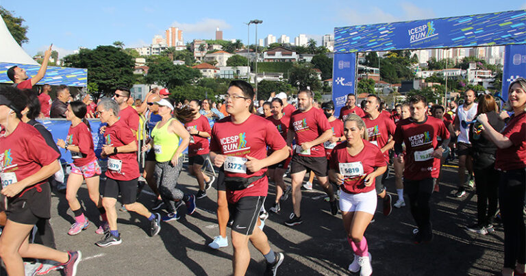 Imagem de corredores durante a corrida ICESP RUN.